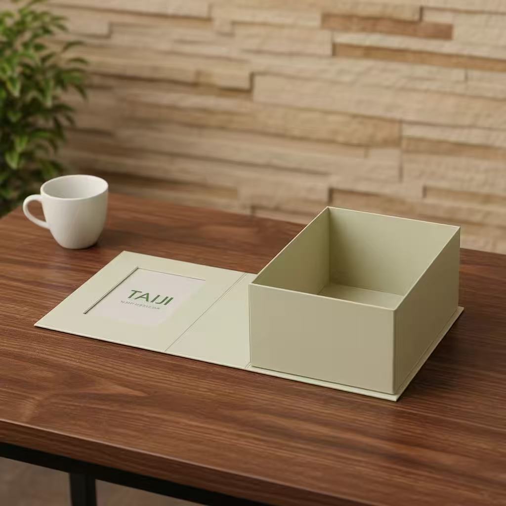 Premium Magnetic Closure Gift Box with Display Window, Custom Logo Green Rigid Box for Skincare &amp; Perfume