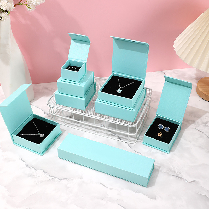Magnetic Jewelry Box Image 6