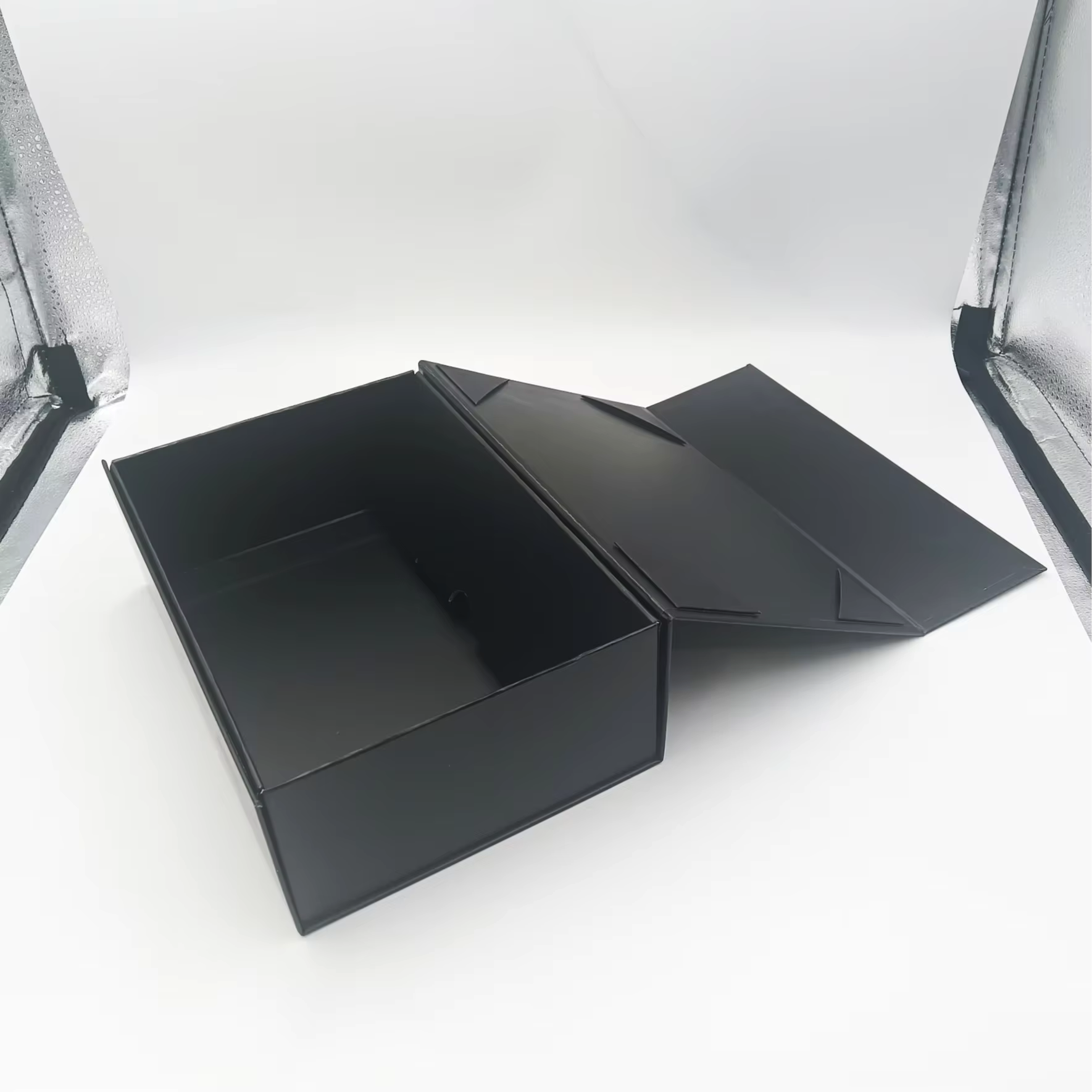 New Factory Customized logo UV Printing Folding Gift Box Cardboard Black Clothing Magnetic Folding Packaging Box