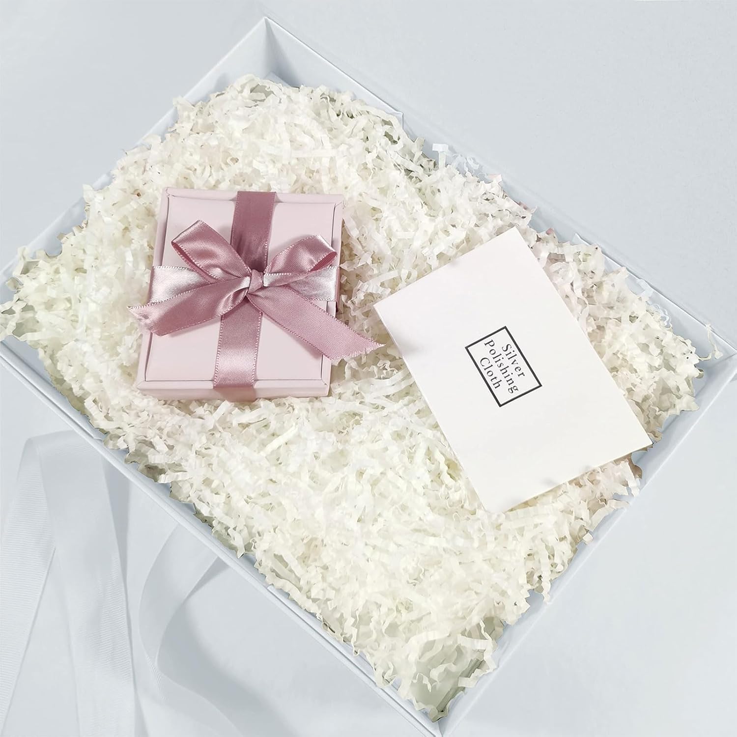 Luxury Premium White Paper Box Foldable 27x17x7cm Unique Gift Packaging with Magnetic Closure Raffia&amp; Card Ribbon Presentation