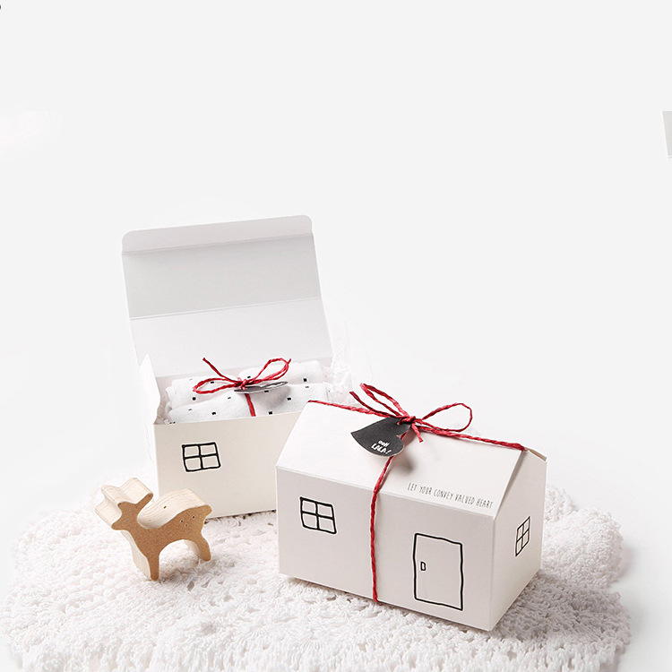 Wholesale High Quality Holiday Party Treat Boxes Gift Kraft House Shaped Candy Chocolate Dessert Box With Ropes Tags
