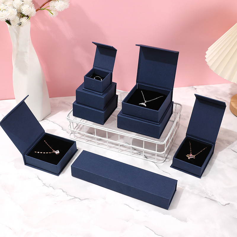 Custom White Logo Empty Small Magnetic Necklace Jewelry Box for Gift Display Packaging