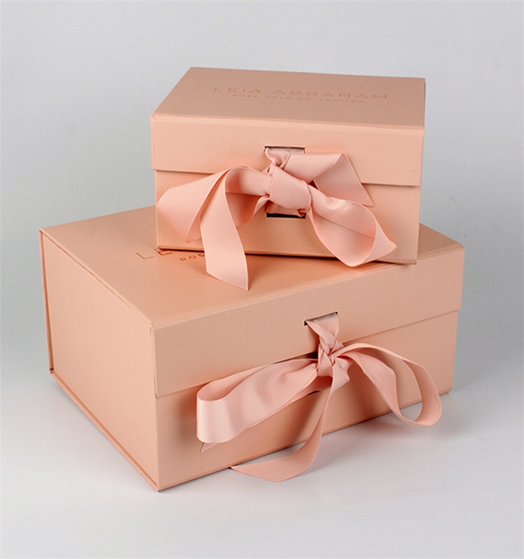 Magnetic gift box with ribbon closure