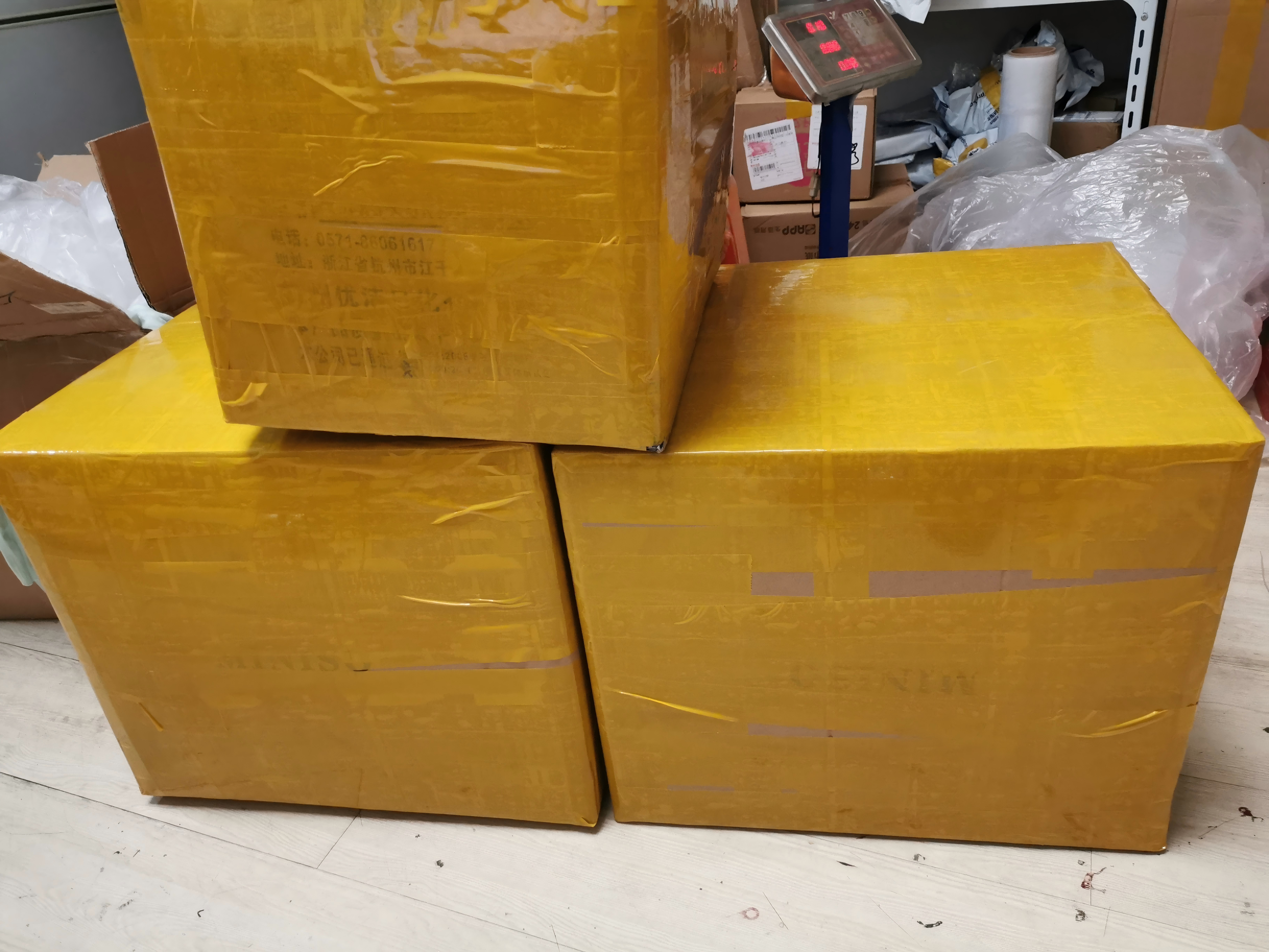 Hundreds pieces packing