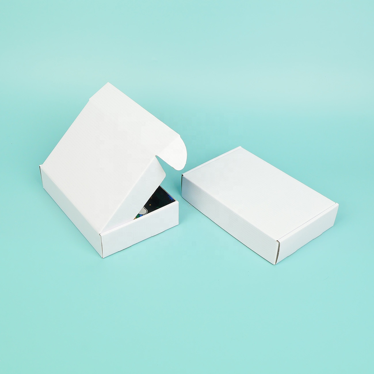 Luxury Custom Logo Eco-friendly Corrugated Cardboard Mailing Boxes with UV Printing Sponge Lining for Cosmetics Gift Packaging