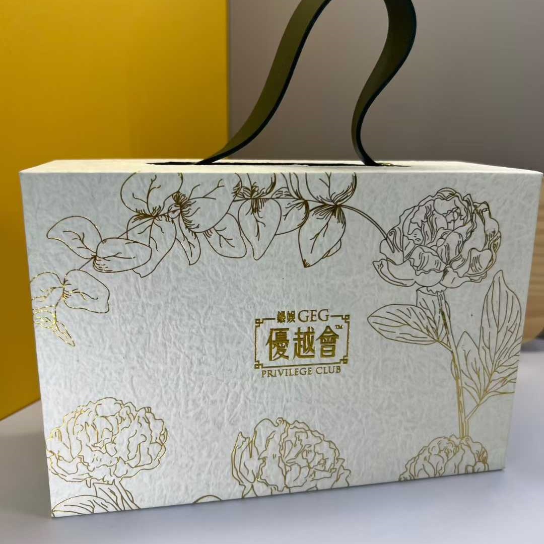 Custom Logo UV Coating Magnetic Rigid Gift Box with Sponge Lining Recyclable Carton Handle Luxury Packaging