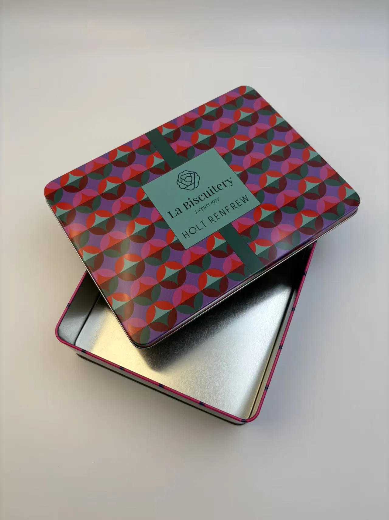 Rectangle Custom Print Wholesale Biscuit Storage Food Container Metal Gift Packaging Tea Tinplate Food Cookie Chocolate Can Cake Macaron Chocolate Tin Box