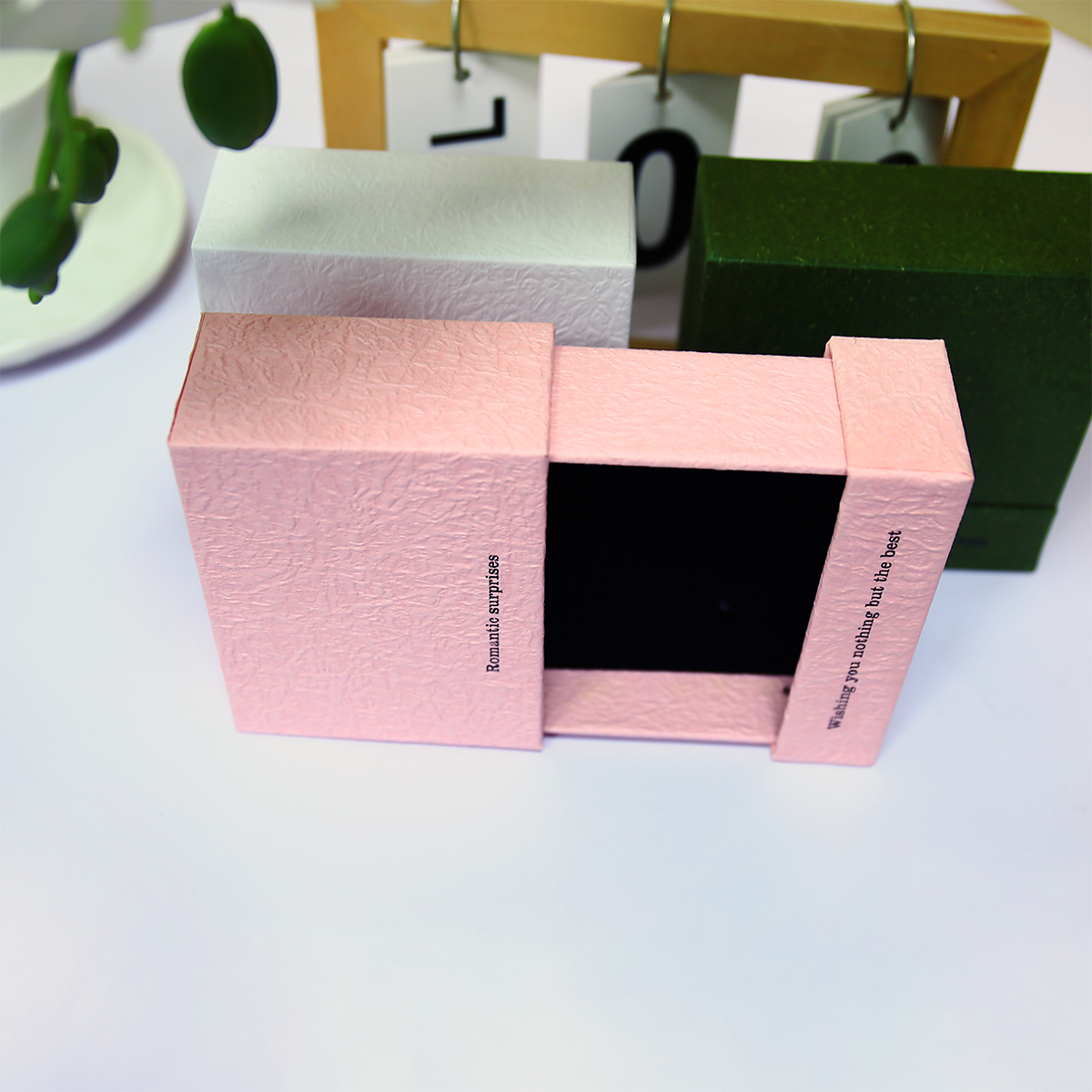 Elegant Premium Eco-Friendly Rigid Gift Box with Custom Design Recycled Materials for Corporate Gifts Holidays Special Occasions