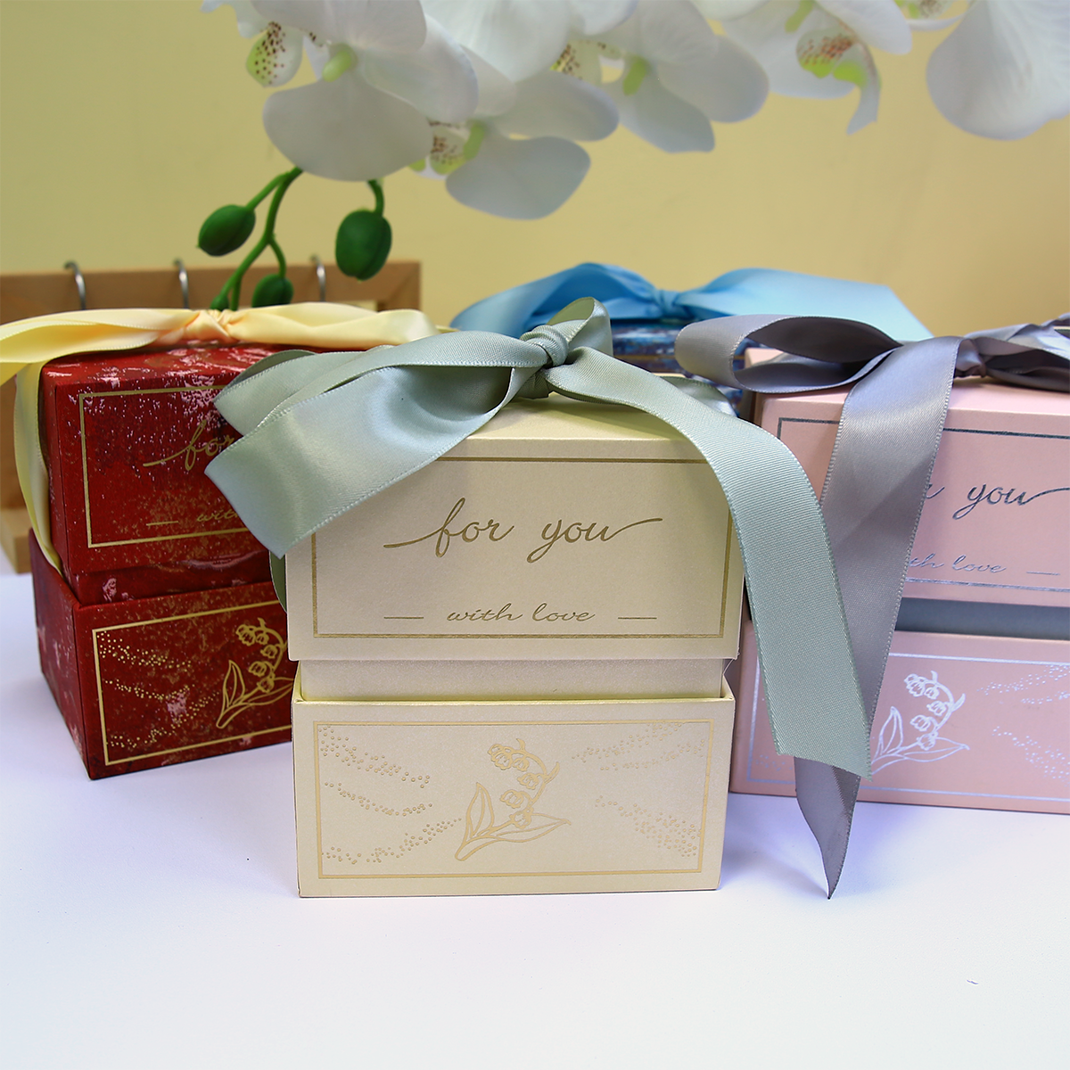 Elegant Premium Eco-Friendly Rigid Gift Box with Custom Design Recycled Materials for Corporate Gifts Holidays Special Occasions