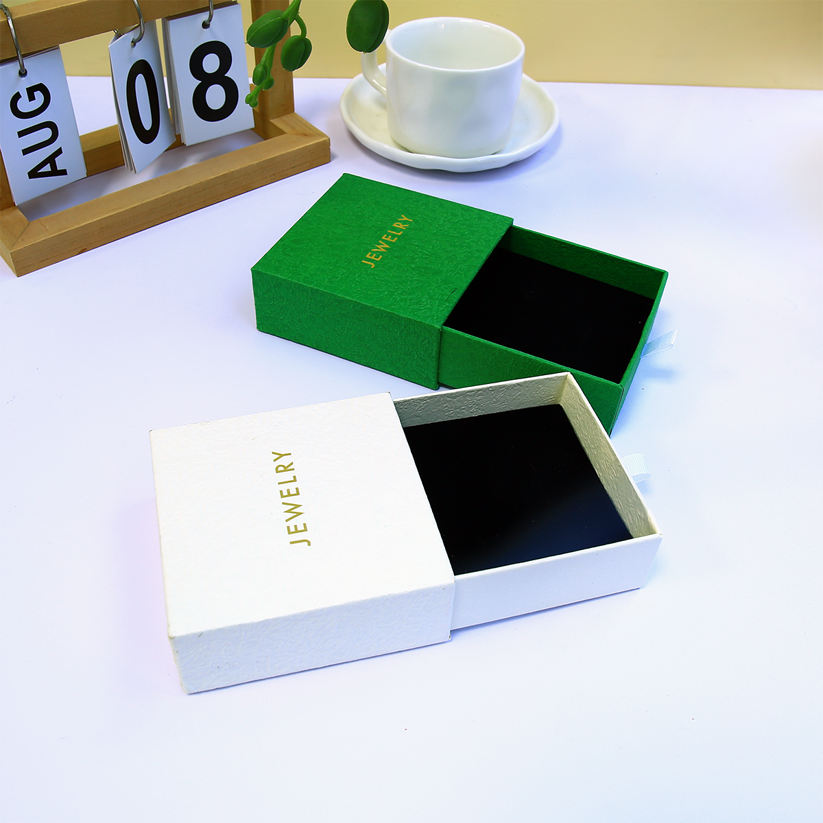 Customized Wholesale Customized Jewelry Gift Box with a pink Necklace Jewelry Box for Gift Packaging