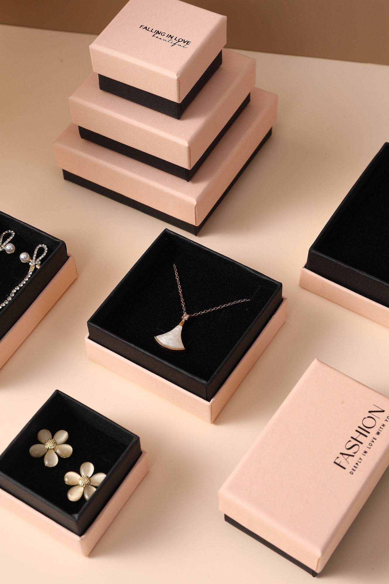 Pink Jewelry Packaging Gift Box Set with Rings, Earrings, Necklace Pendants and Jewelry Boxes - in Stock