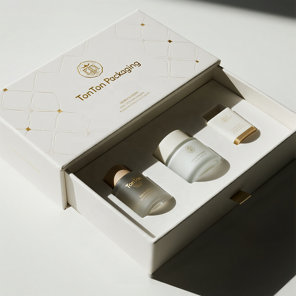 Custom Magnetic Box And Ivory White Gift Box For Skincare Set And Luxury Packaging Box Fine Paper Print