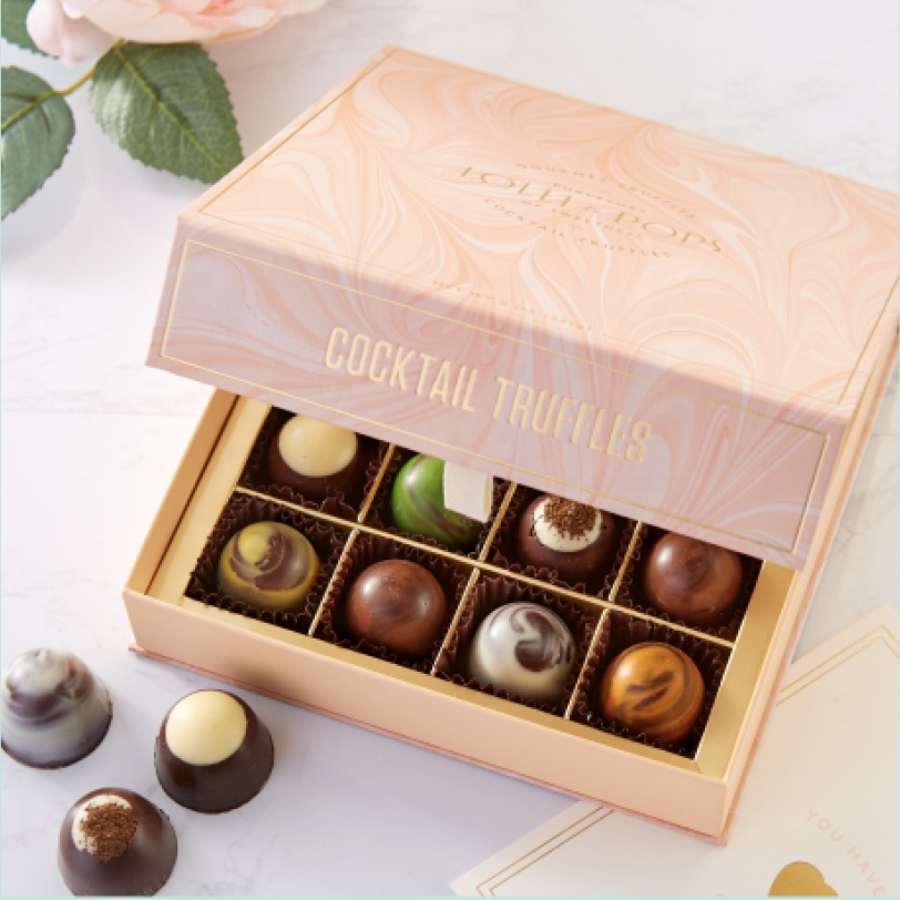 Magnetic Paper Chocolate Packaging Gift Boxes with Matt Lamination &amp; Embossing Customized Cardboard Wedding Boxes with Divider