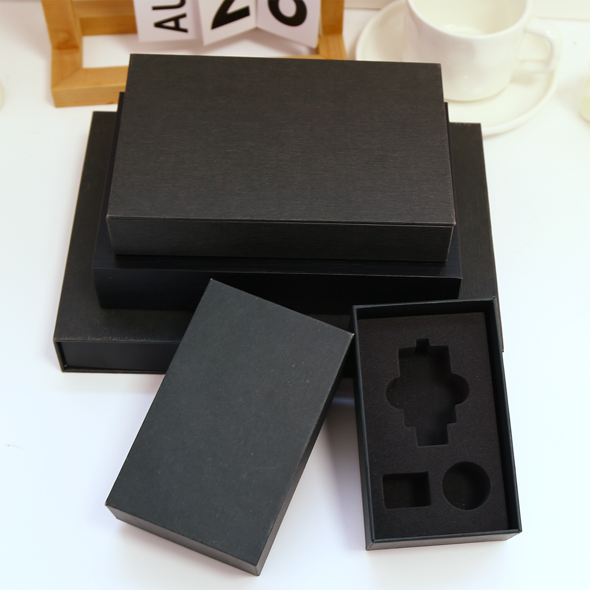 Elegant Premium Gift Box Luxury Foldable Packaging Durable Perfect for Corporate Gift or Seasonal Display