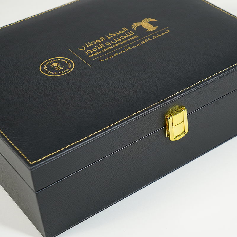 Wholesale Luxury Magnetic Closure Gift Box Clothing Packaging Empty Magnet Matte Black Rigid Paper Boxes with Handle Recyclable