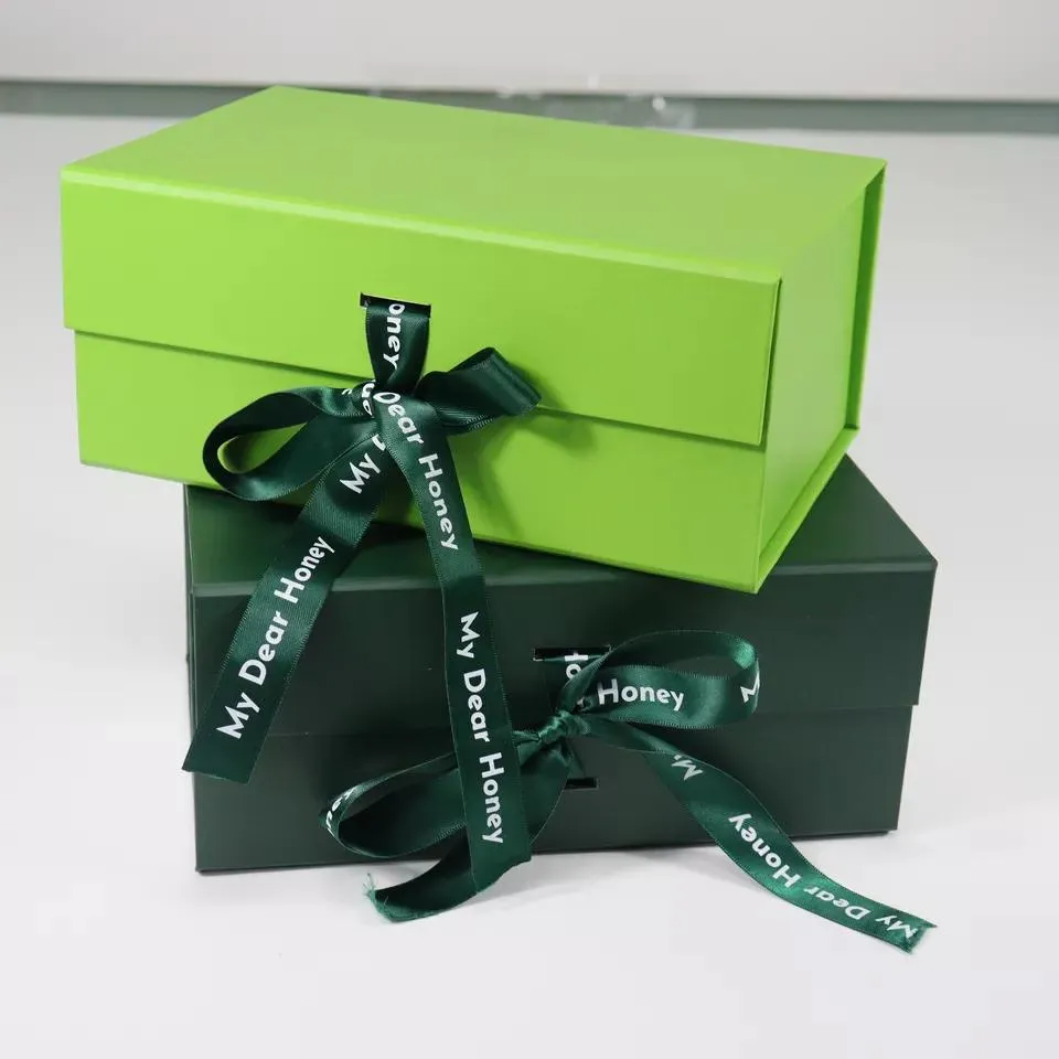 High End Folding Apparel Gift Box Detail 2