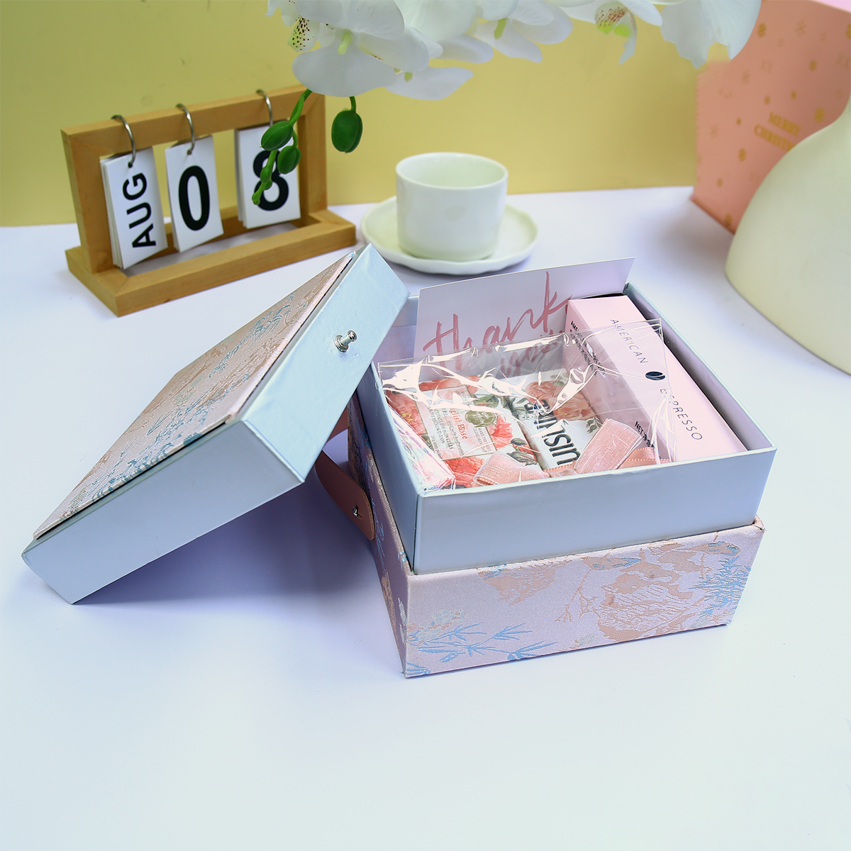 Elegant Premium Eco-Friendly Rigid Gift Box with Custom Design Recycled Materials for Corporate Gifts Holidays Special Occasions