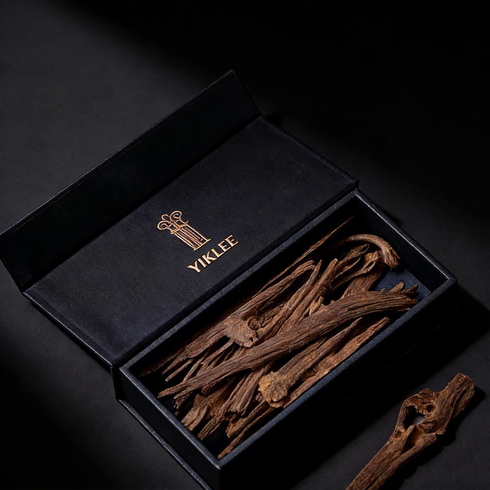 High-End Gift Box For Oud &amp; Perfume Oi Magnetic Closure With Custom Foam Insert Scented Wood &amp; Oil Paper Custom LOGO Box