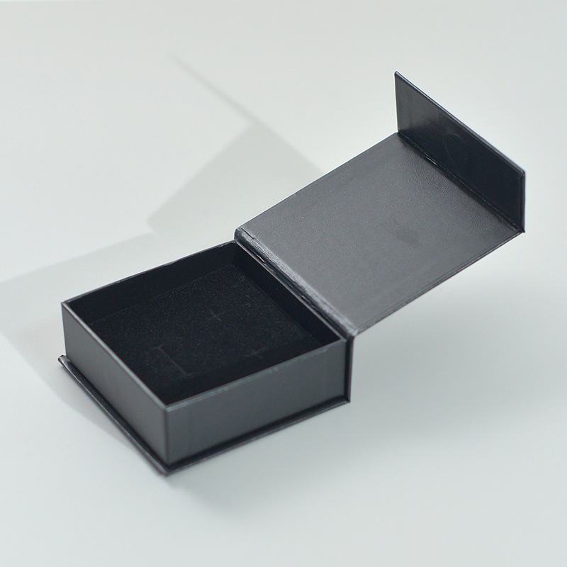 Durable Wedding Gift Invitation Card Boxes Hair Care Paper Cardboard Gift Box with Mental Handle
