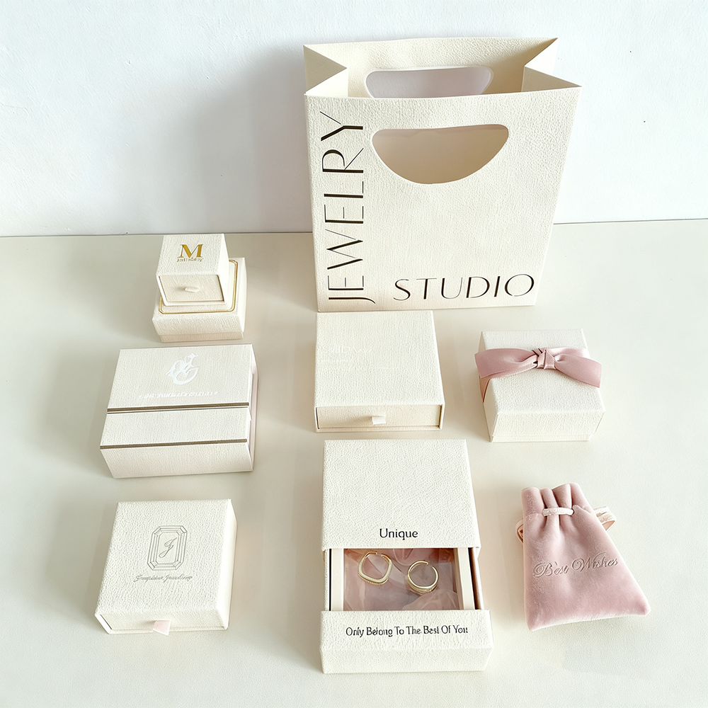 Recyclable Cardboard Jewelry Gift Box Crafted for Luxury Presentation and Unboxing Experience OEM ODM Supported