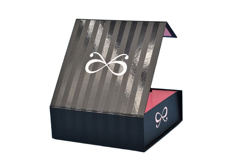 Custom Designs Matte Black White Luxury Retail Garment Clothing Package Gift Packaging Paper Boxes