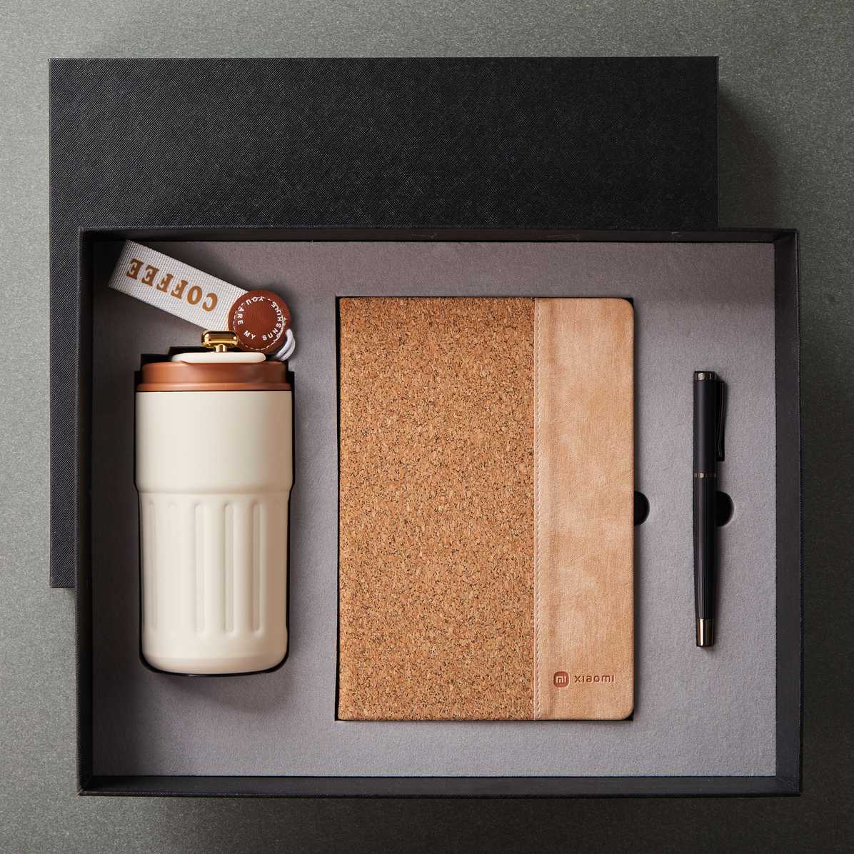 Hot Corporate Gift Box Set Smart Thermos Cup Pen A5 Hardcover Notebook Custom logo Meeting Items Luxury Business Gift Set