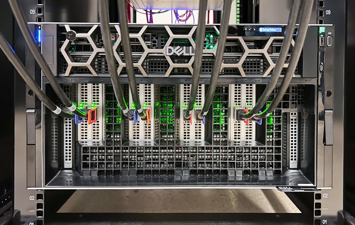 For  XE9680 6U AI/ML/DL Training Server with Intel Xeon CPU DDR5 RAM 8-way GPU Data Storage for Computer Centers in Stock