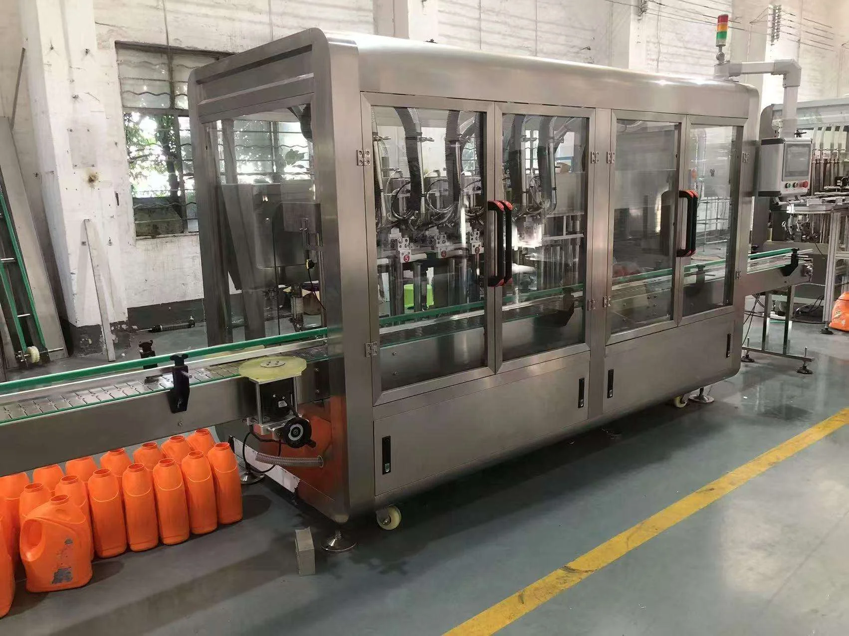 Full Automatic Liquid Filling Machine PLC Controlled Automatic Quantitative Precision Filling 304 Stainless Steel