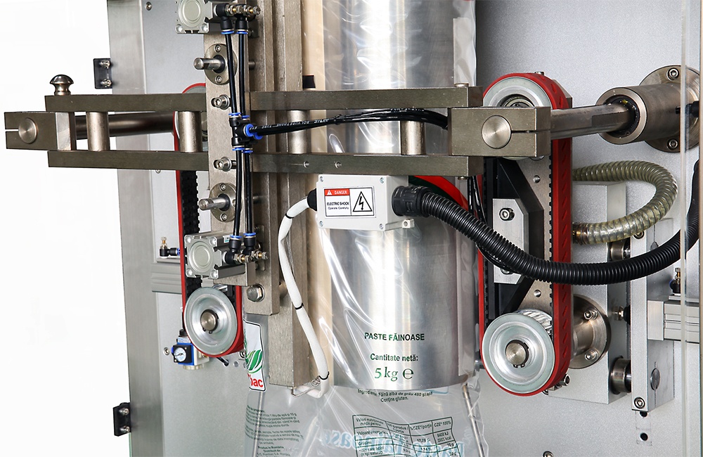 Bag making device