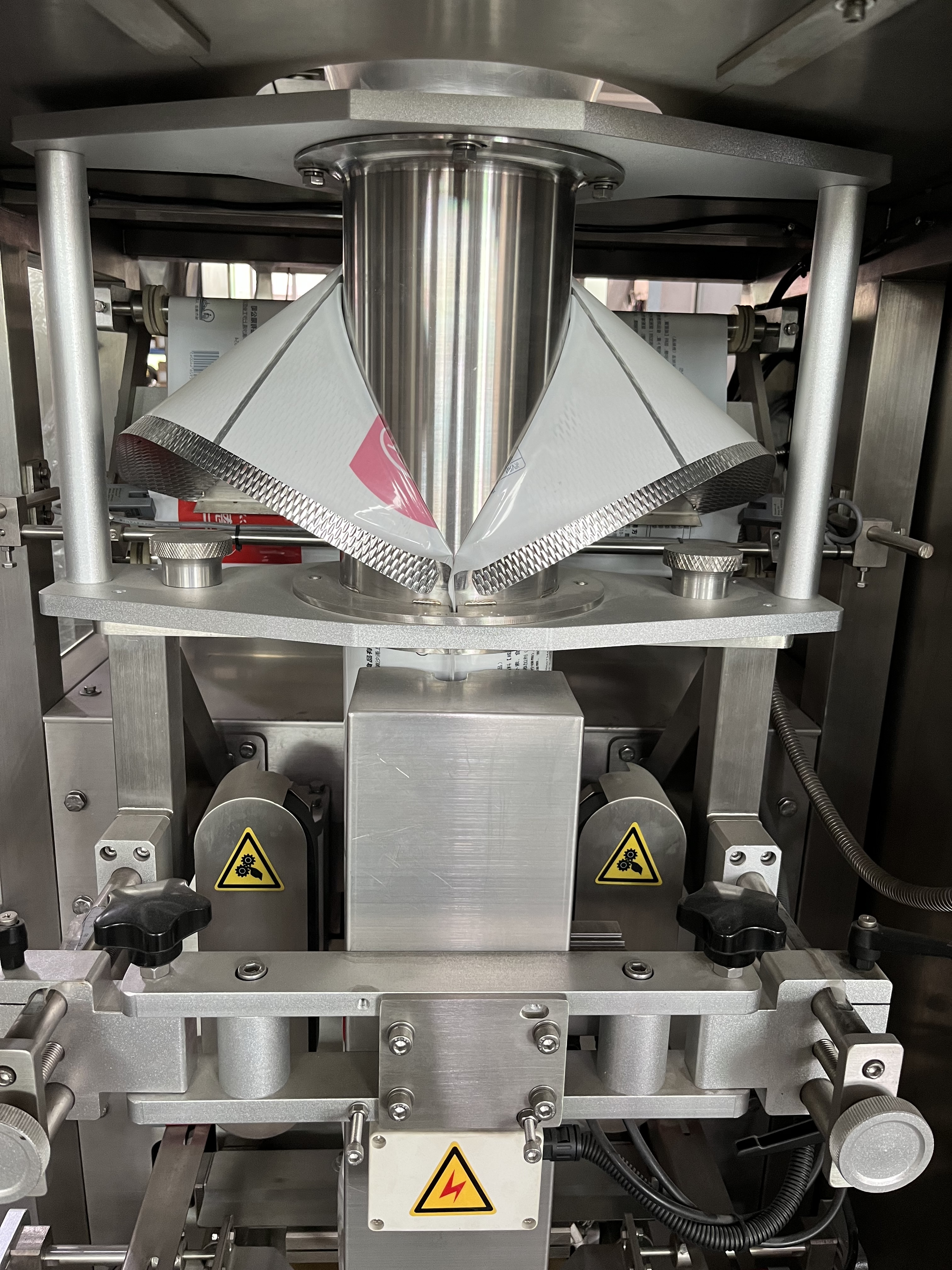 Bada Bean Bada Boom Vertical Form Fill Seal Packing Machine Pillow Bag Nitrogen Filling Broad Bean VFFS Packing Machine