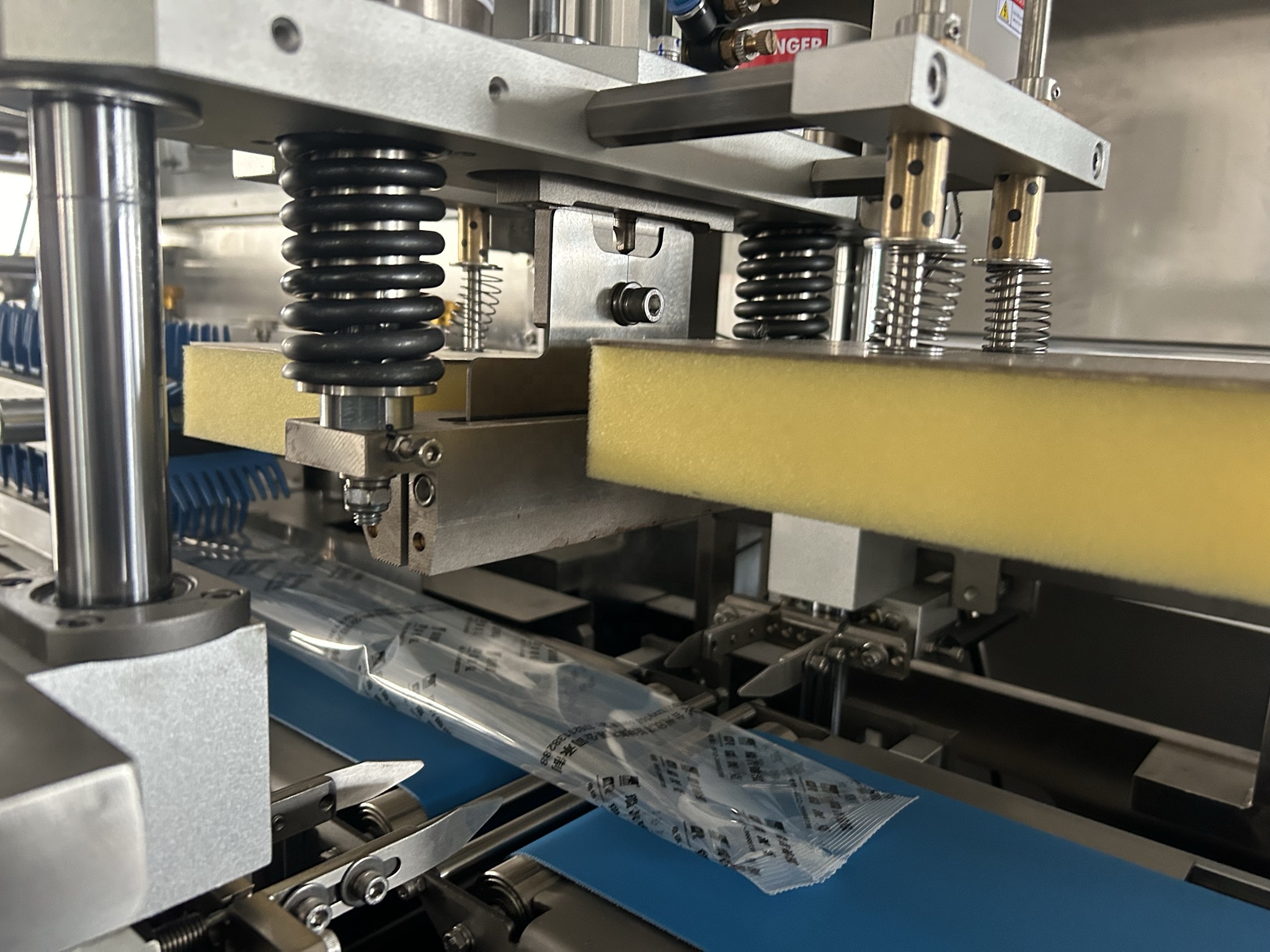 RHBB830 Servo-Driven Automatic Horizontal Flow Wrapper for Small Cookies Chocolates and Bread Packaging