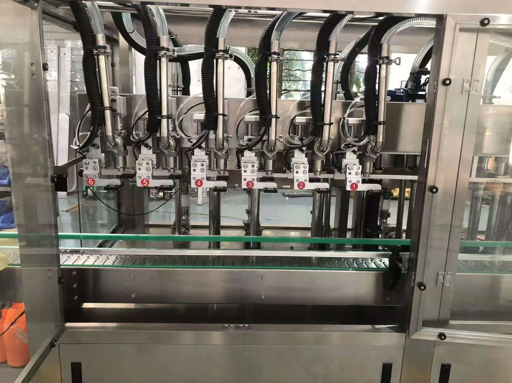 Full Automatic Liquid Filling Machine PLC Controlled Automatic Quantitative Precision Filling 304 Stainless Steel