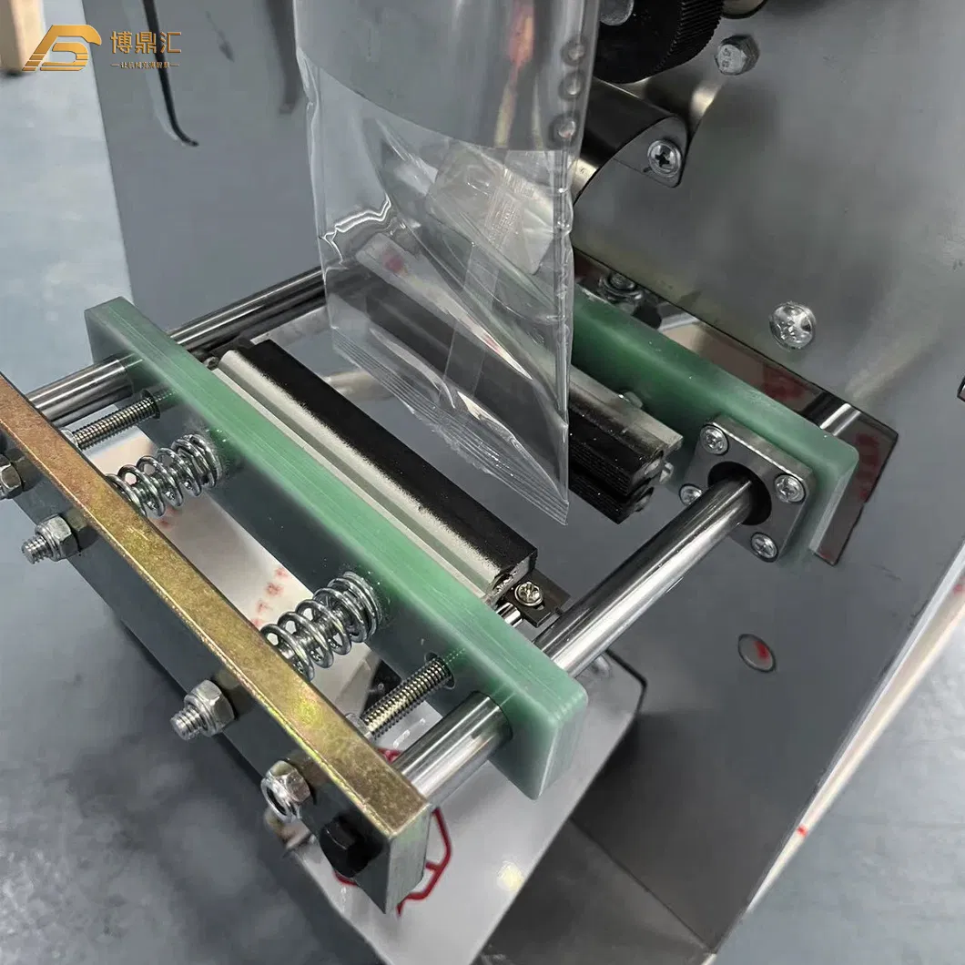 Vertical Counting Automatic Packing Machine with Vibration Bowl Counting Bagging Machine for Fastener Clip Nails Screws and Nuts