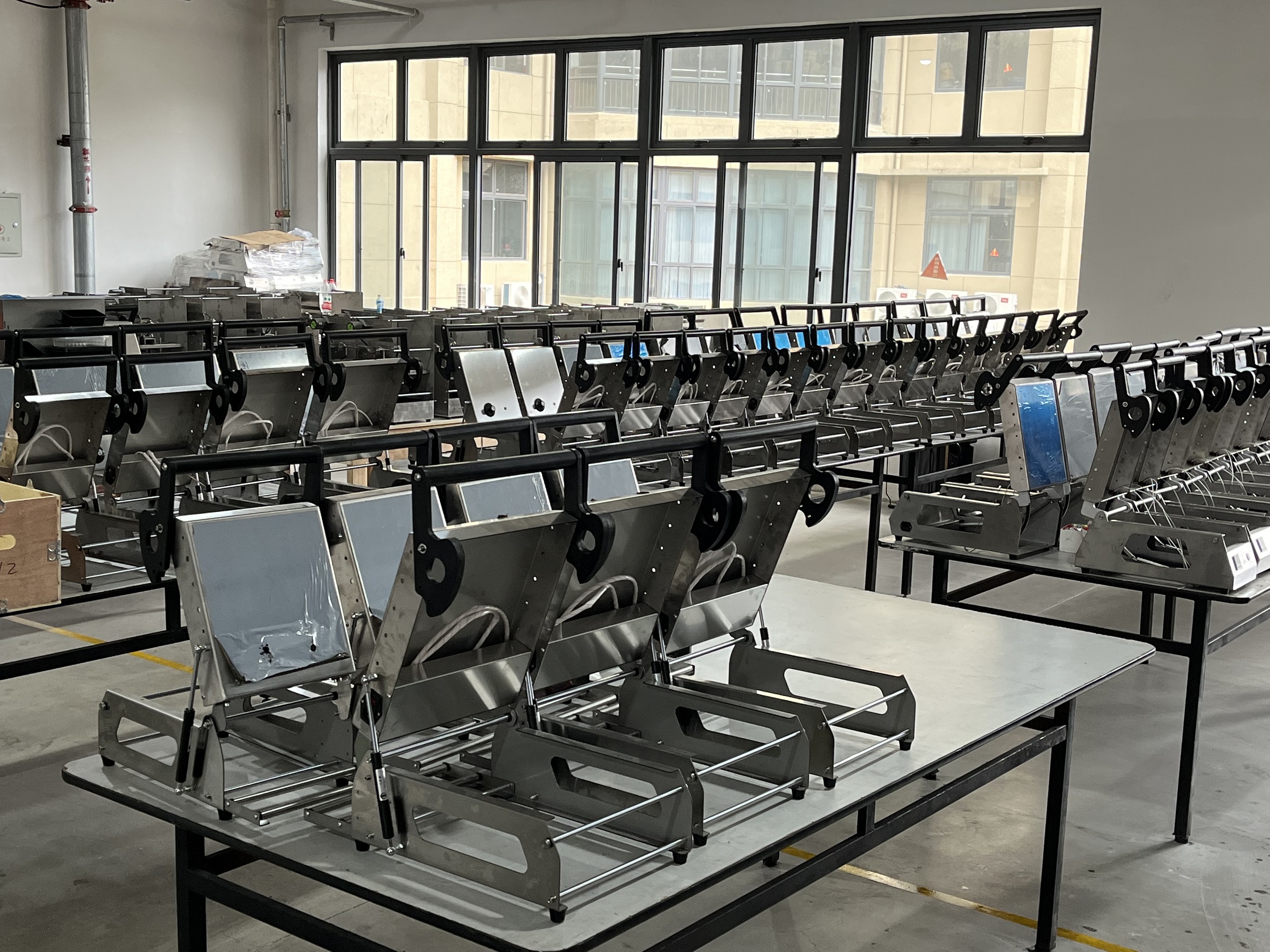 Ready to Ship Electric 20*14 cm Ready Meal Tray Sealing Machine for Paper Packaging Apparel &amp; Chemical Use Take Away Lunch Box