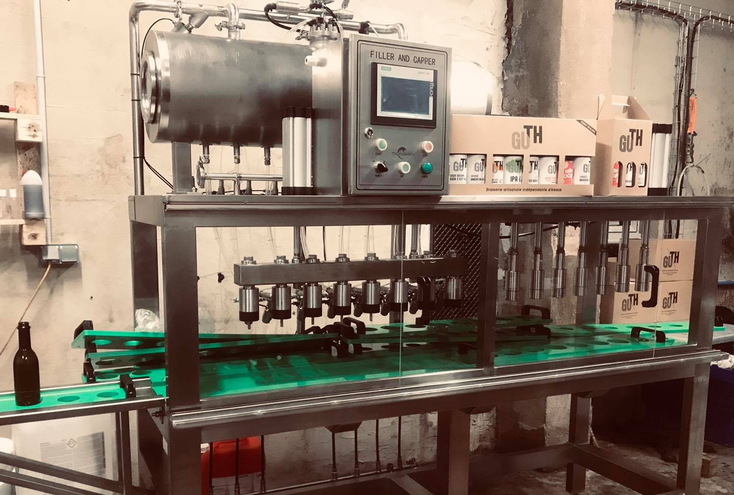 Factory Direct Sales of High-efficiency Seven Heads Operating Beer Bottle Filling and Capping Integrated Machines