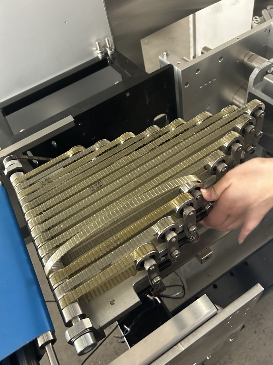 RHBB830 Servo-Driven Automatic Horizontal Flow Wrapper for Small Cookies Chocolates and Bread Packaging