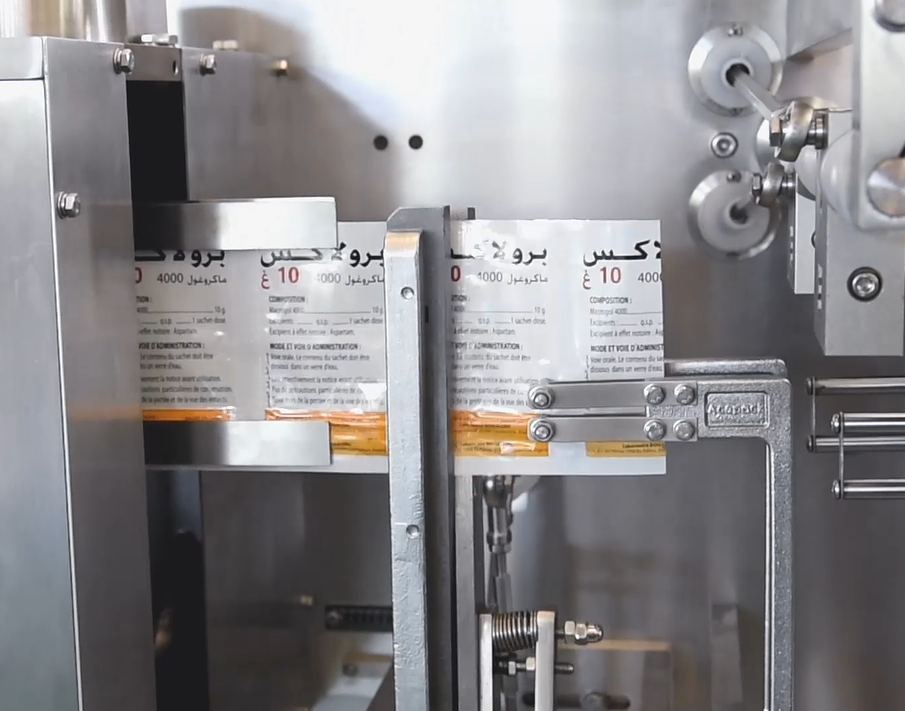 CE Certified Horizontal Form Fill Seal Zipper Sachet Packing Machine For Seasoning Powders Coffee Powder Matcha Powder