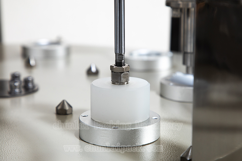 Automatic Rotary Type Yogurt Plastic Cup Filling Sealing Packaging Machine with Plexiglass
