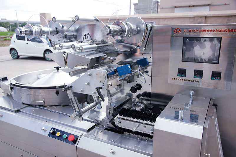 Flow Pack Machine Ice Lolly Popsicle Chocolate Candy Biscuit Cookie Flowpack Packaging Pillow Horizontal Bread Packing Machine