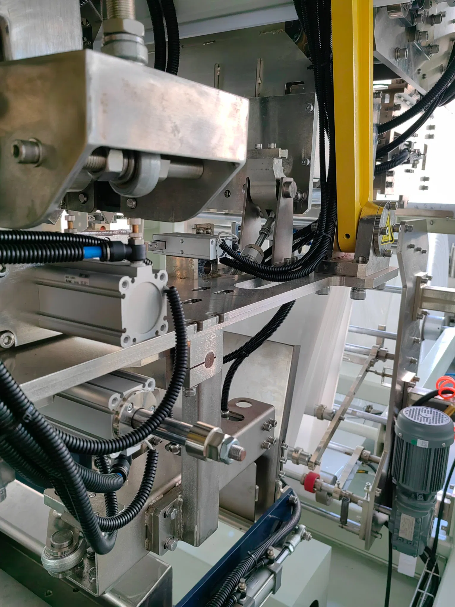 Fully Automatic Ffs Bagging Machine for 25kg 50kg Fertilizer Aquafeed Feed Pellets Resin Granule Packaging/Packing Line Tubular Form Fill and Seal High Speed