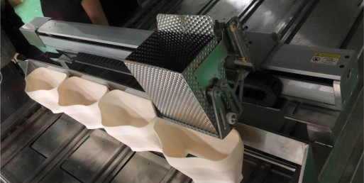 Servo products dispenser