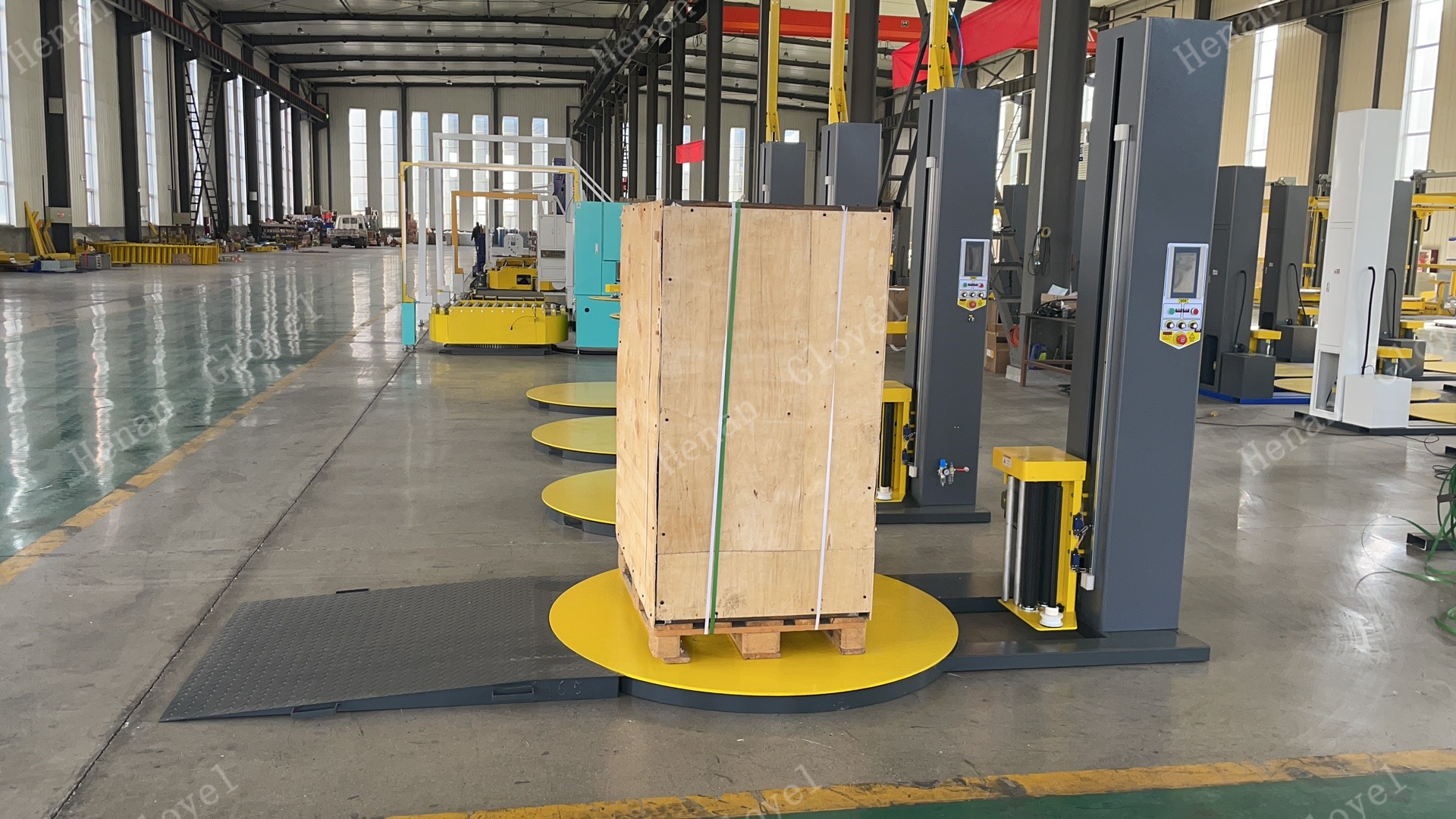 Electric Automatic PLC-controlled Motor-driven High Productivity Film Feeding Shrink Wrapping Machine For Pallet Food Beverage