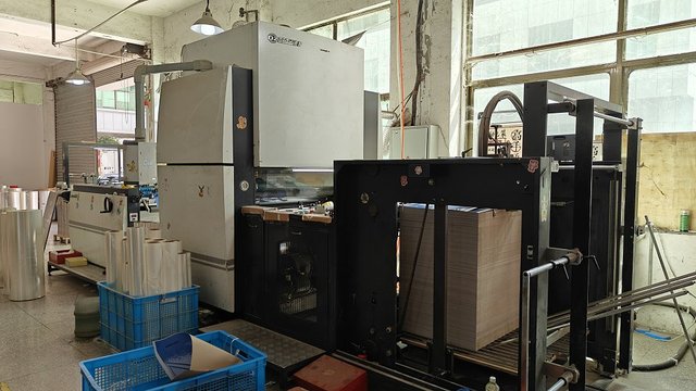Vertical form fill seal VFFS packaging machine for snacks and granules