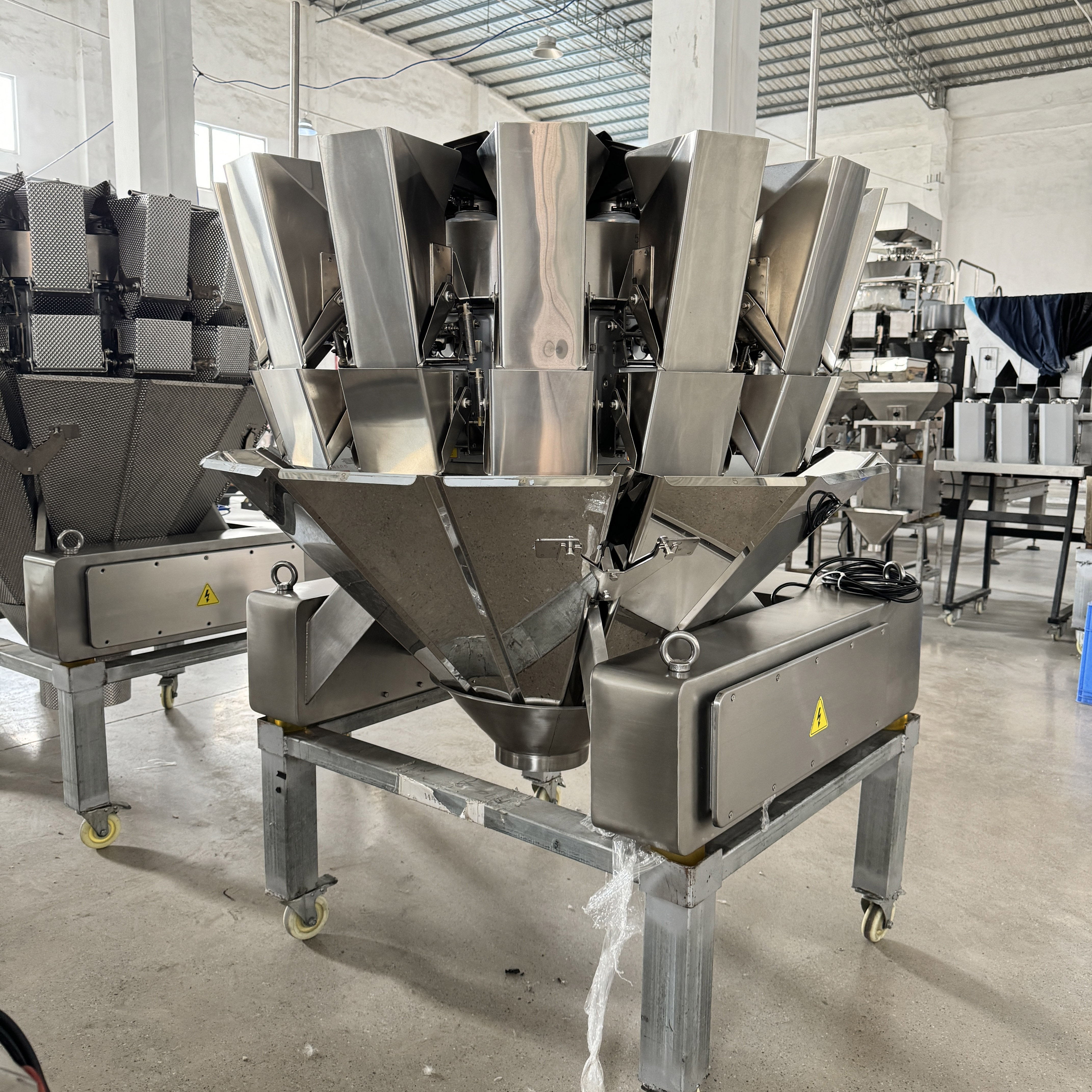 Semi-automatic Combiweigh Multihead Weigher 500g-3kg Plantain Chips Packaging Machine Multihead Weigher Weighing Packing Machine