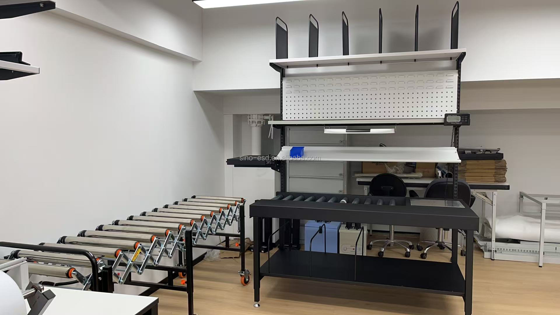 Functional packing station packaging table