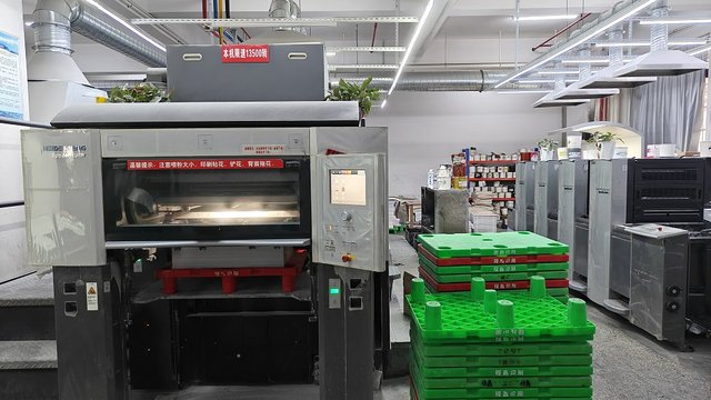 Vacuum packaging machine for frozen food and fresh produce