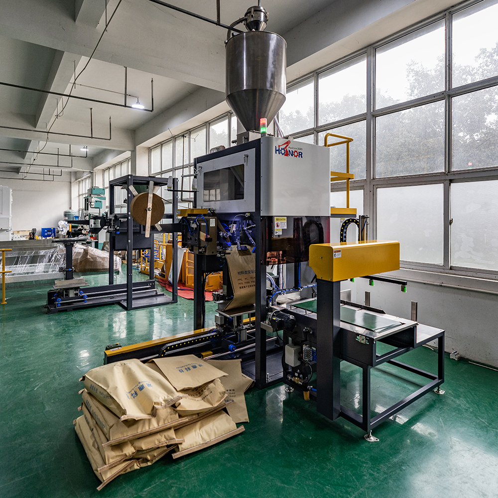 Smart Small Size 10-50KG Auto PLC Controlled Bag Packaging Machine For Food Granule Powder With High Accuracy Weighing Filling