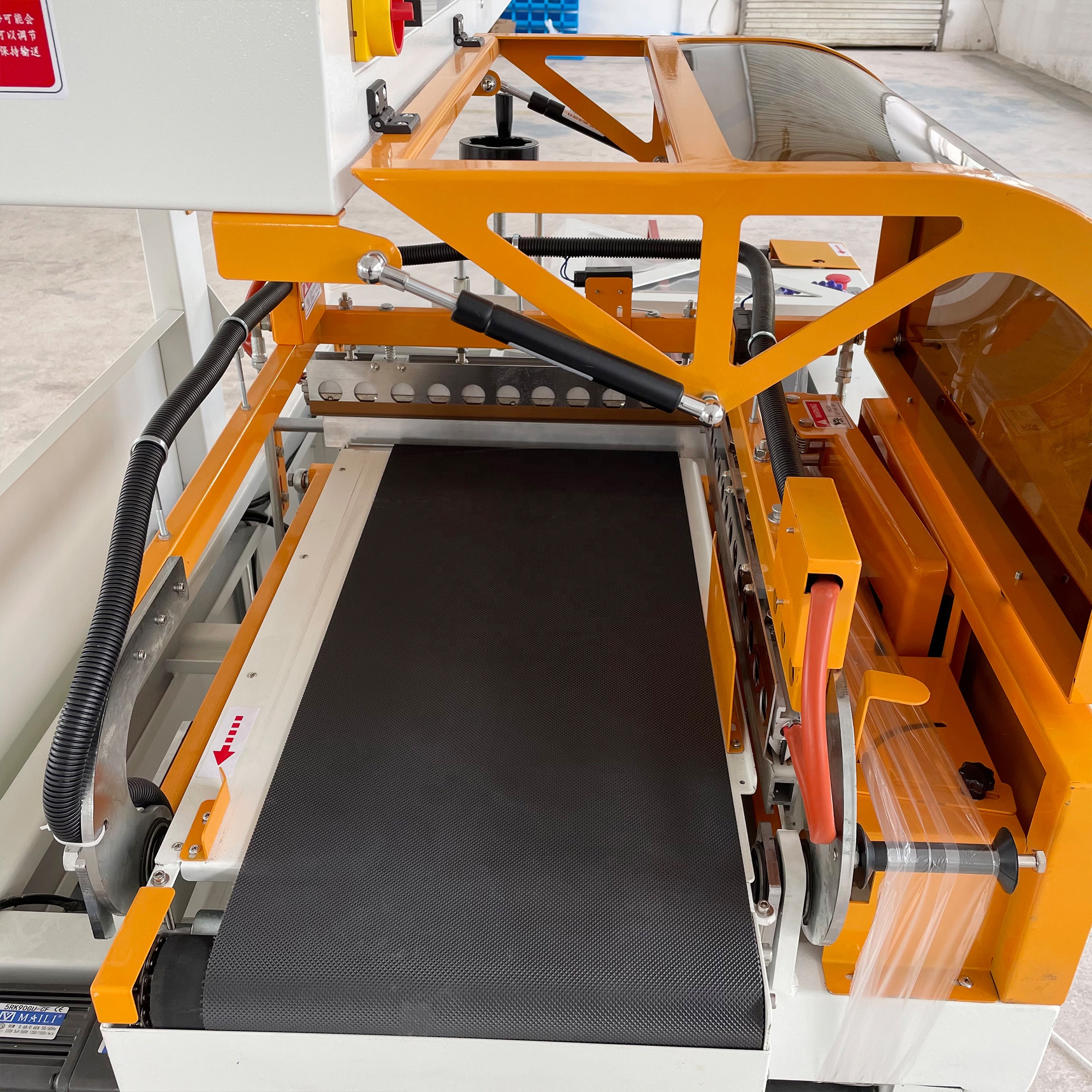 HY-550 Automatic Egg Tray Film Shrink Wrapping Packaging Machine For Food &amp; Beverage Pouch Packaging With Engine Gear Components
