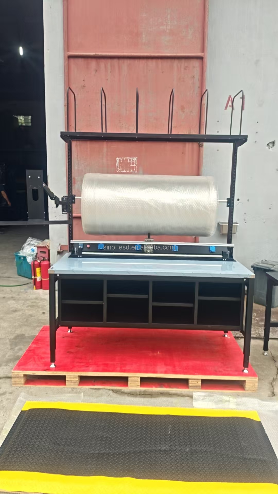 Produce Functional Packing Station Convenient packaging Table For Bulk Orders