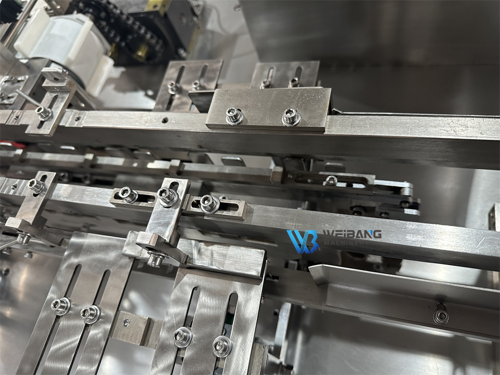 Folding and sealing mechanism